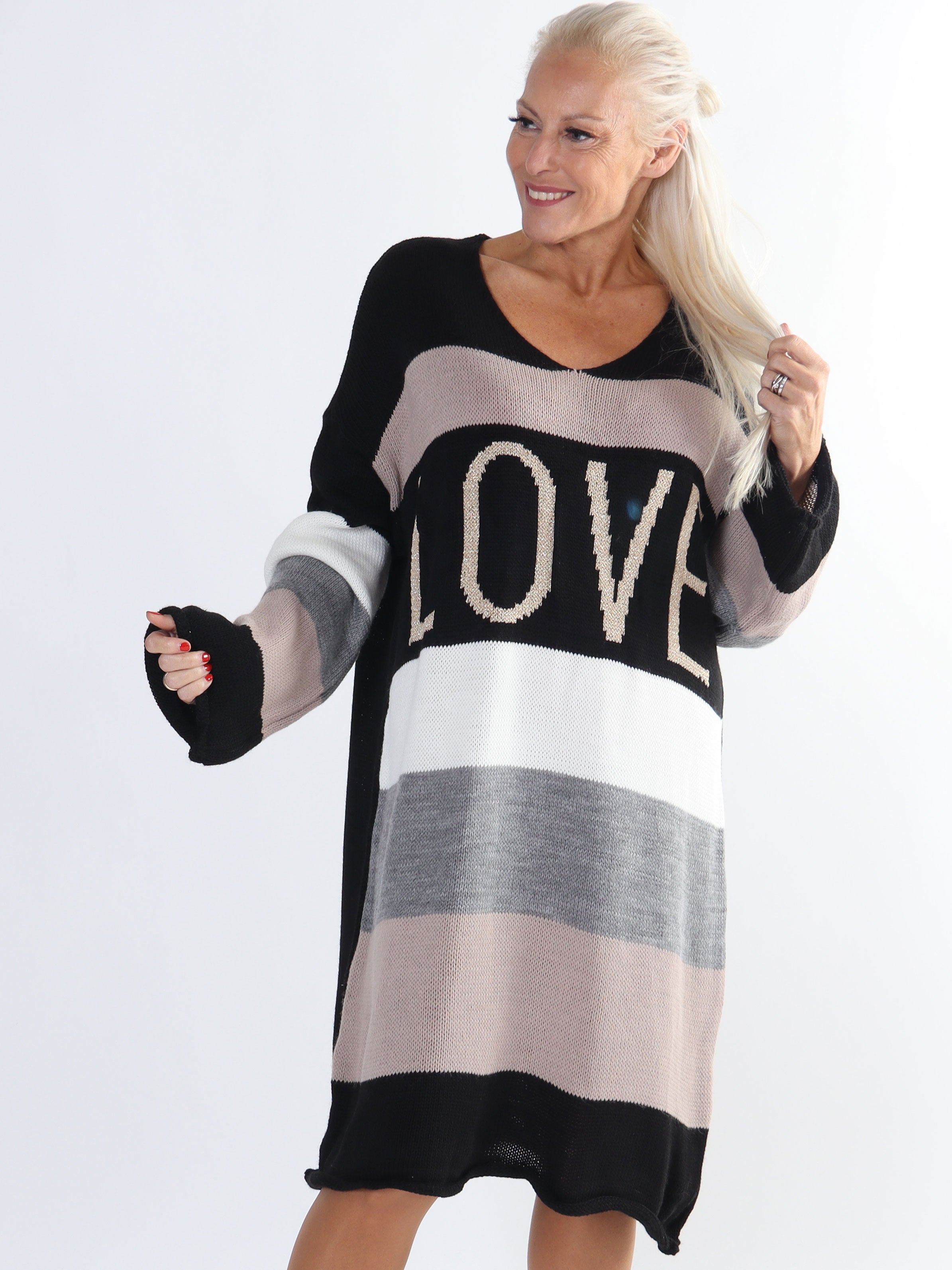 Love - Stickad plus size klänning med breda ränder och text